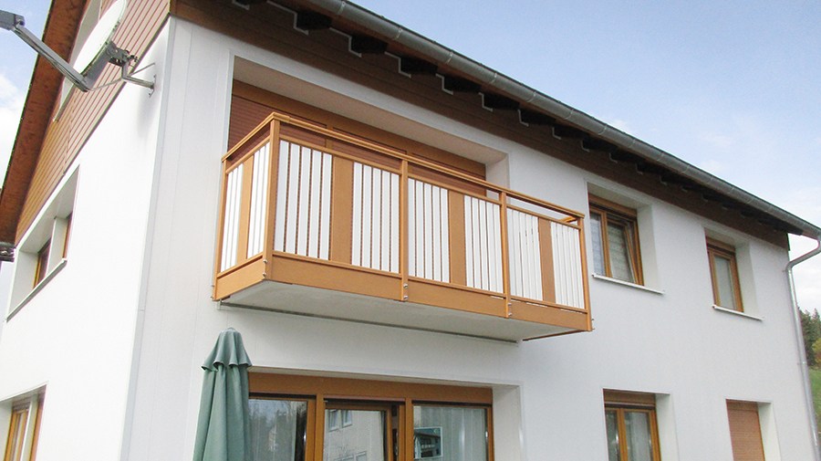 Balkongeländer Dresden, weiß + Kirschbaum/lehmbraun