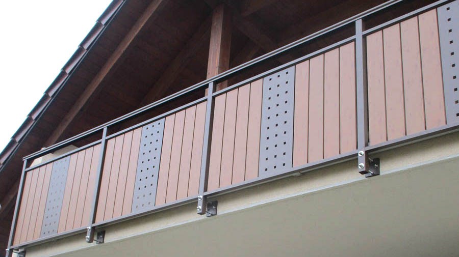 Balkongeländer Kassel, Zirbelkiefer dunkel + DB 703