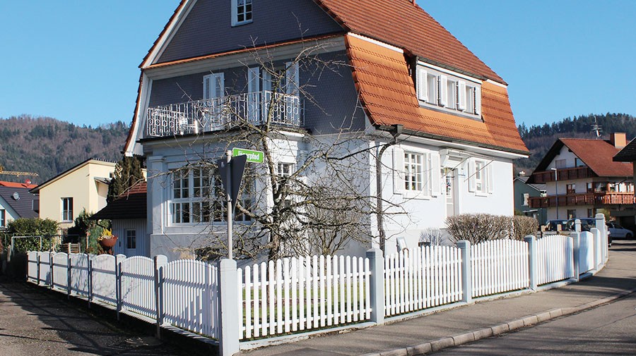 Zaun Stuttgart, Überziehung, weiß