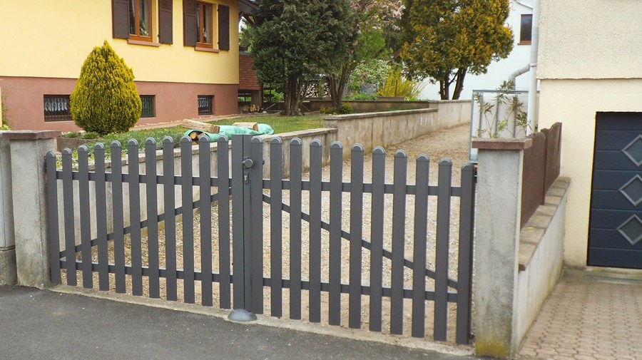 Drehtor Stuttgart, 2 Flügel, Überziehung, RAL 9007