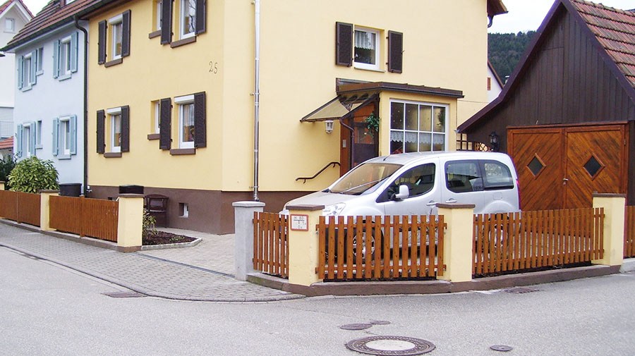 Zaun Paris, Zirbelkiefer dunkel