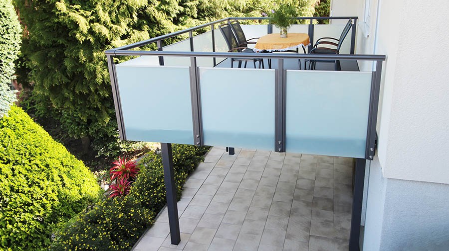 Anstellbalkon aus Aluminium