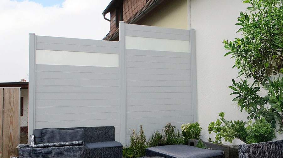 Sichtschutz Aluminium Wels mit Glas
