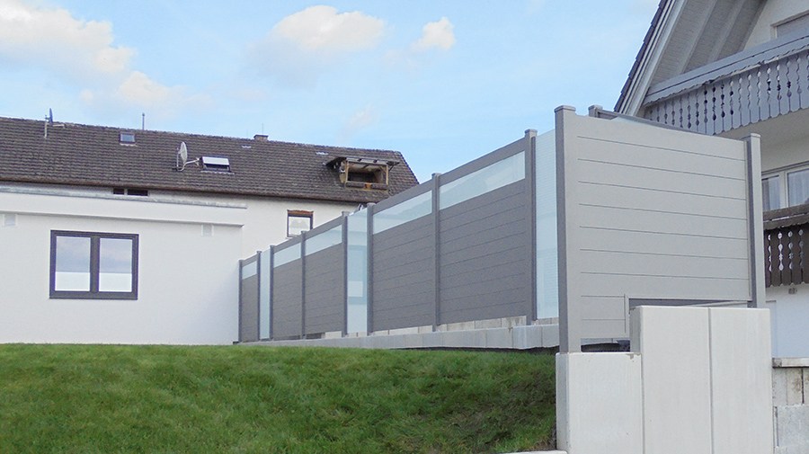 Sichtschutz Aluminium Wels mit Glas