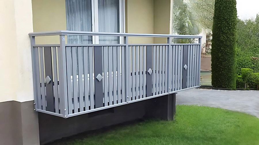 Balkongeländer Dresden, RAL 9007 + DB 703
