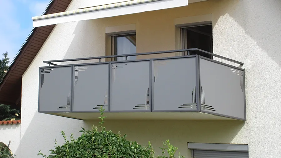 Balkongeländer Essen (an vorhandenes Gestell), RAL 9007 + DB 703