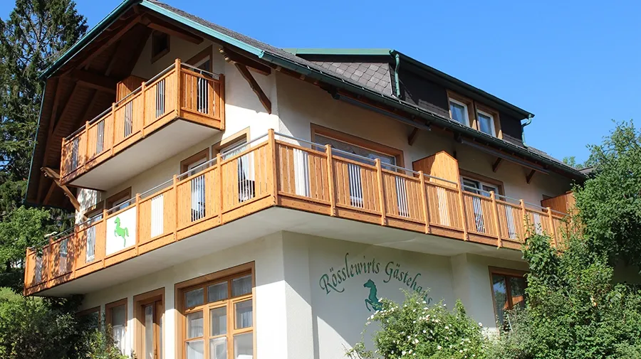 Balkongeländer Freiburg, Zirbelkiefer hell