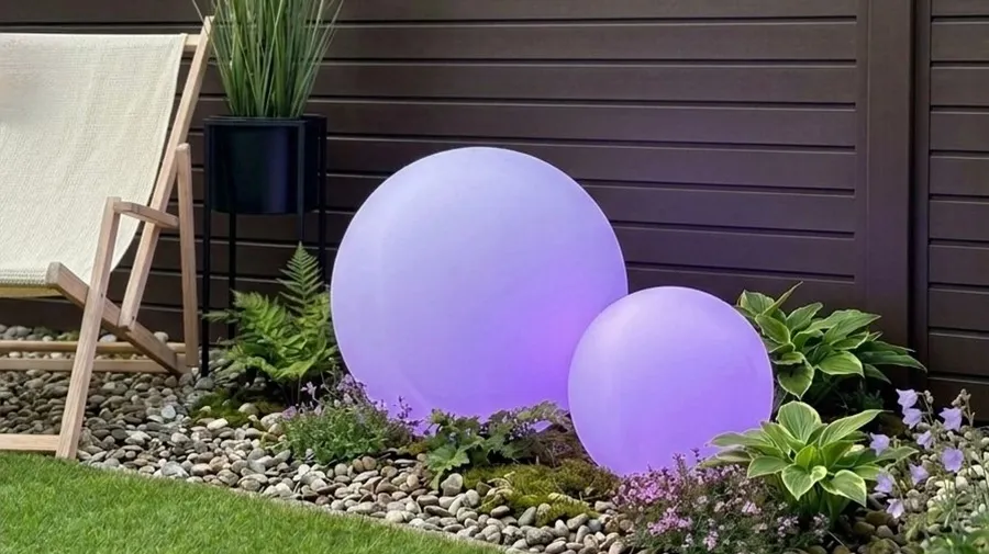 Beleuchtete Kugeln, violett