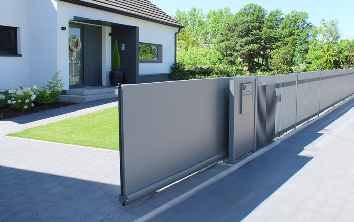 Tor aus Aluminium